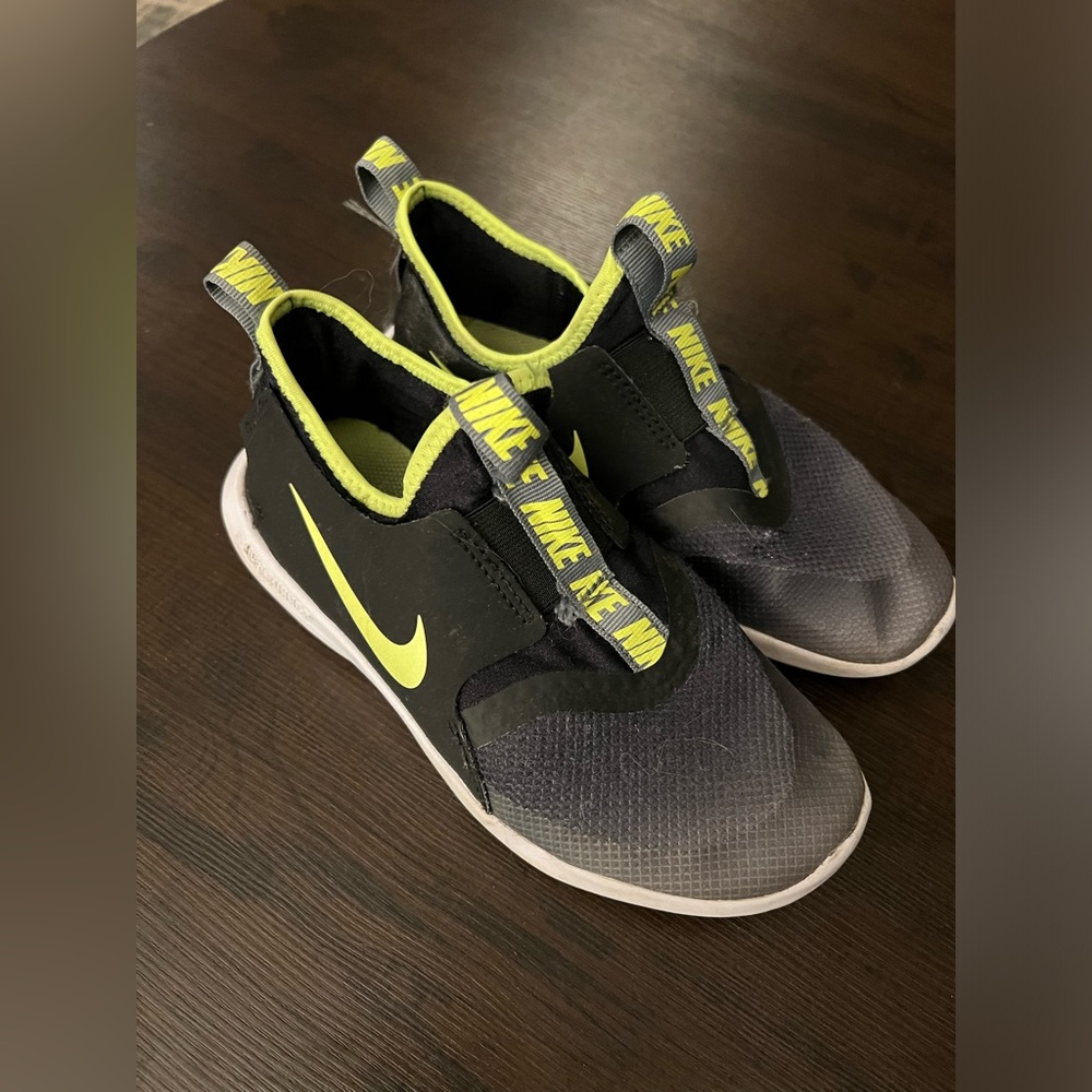 Nike Boys Youth size 1.5 sneaker